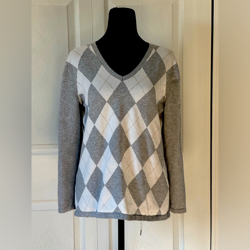 Tommy Hilfiger Women’s V Neck Diamond Pattern Sweater Size L